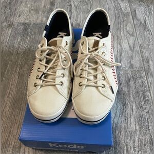 Keds Kickstart Pennant Lace Up
Size 7